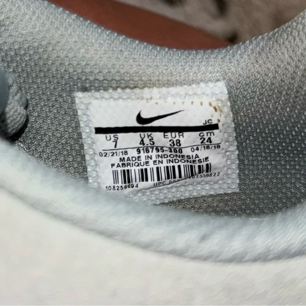Nike Women’s Court Royale Suede Shoes - Picture 7 of 11